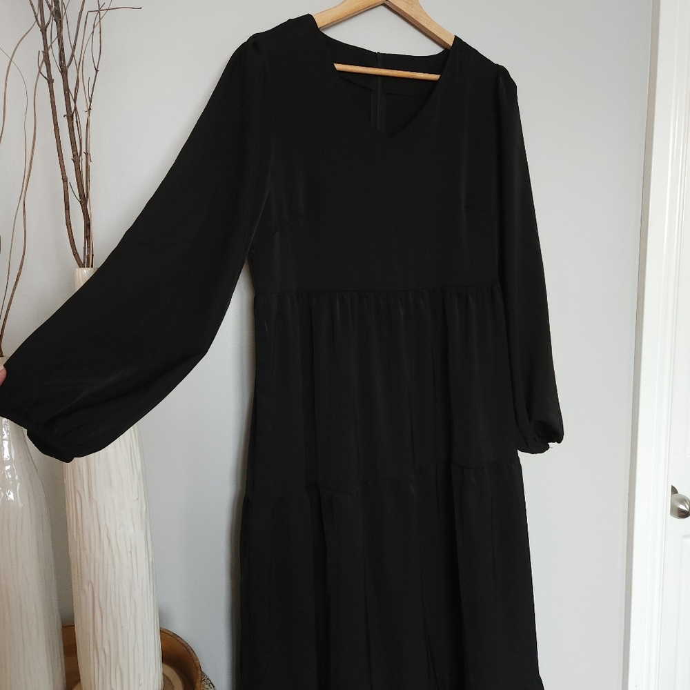 Long-sleeved Ruffle Dress - Picture 3 of 9